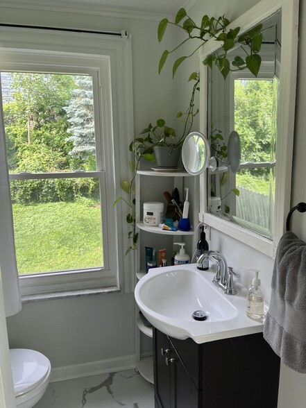 full bath - 17 5th St