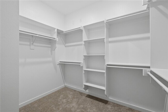 Building Photo - 6 Lowick Ln