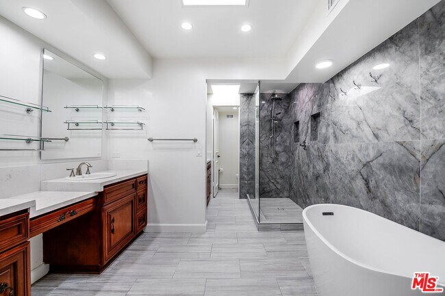 Building Photo - 9507 W Olympic Blvd