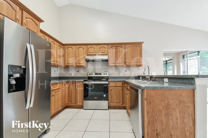 Building Photo - 707 Vía Milano