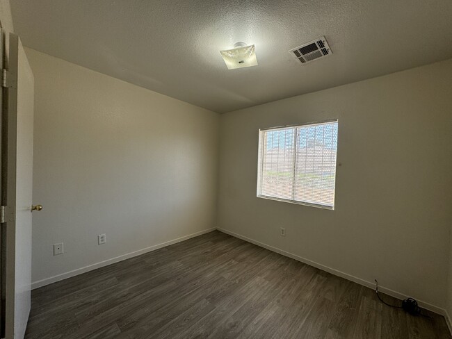 Building Photo - Move-in Ready 2-Bed, 2-Bath Townhouse in D...