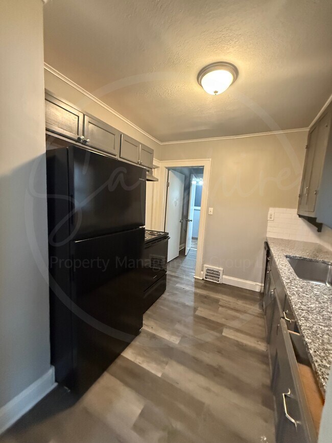 Building Photo - 5410 Euclid Ave E