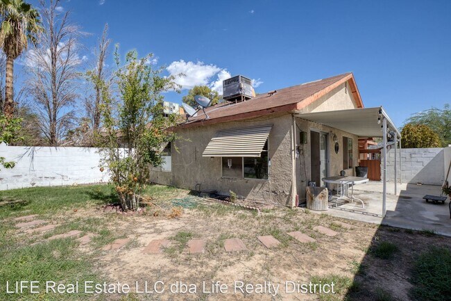 Building Photo - 3 br, 2 bath House - 4795 Woodlake Ave.