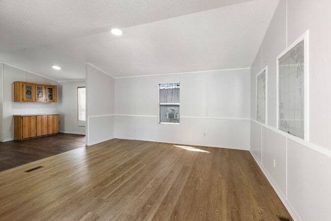 Building Photo - 13173 S Lee Shore Dr