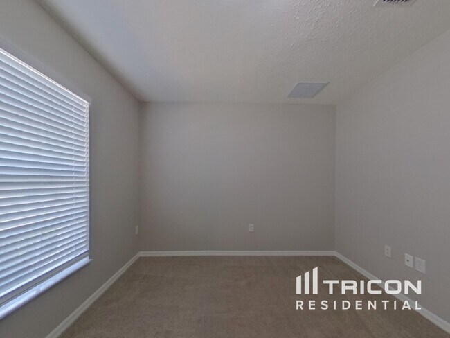 Building Photo - 7956 Floradora Dr