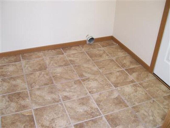 Building Photo - 2 Bedroom | 1 Bathroom | 1000 square feet,...