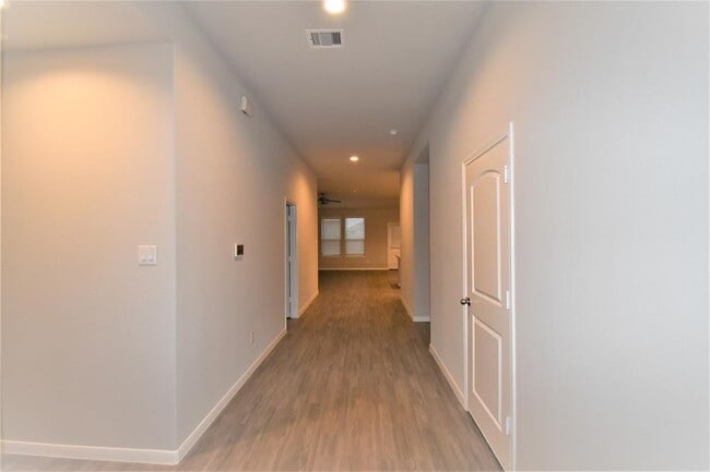 Building Photo - 4819 Vergano Villa Dr