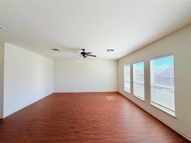 Building Photo - 1913 Short Summer Dr