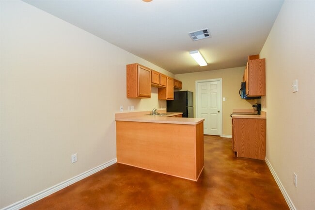 Building Photo - 1105 Parkhurst Ave