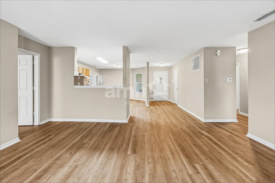 Building Photo - 10777 Emery Dr