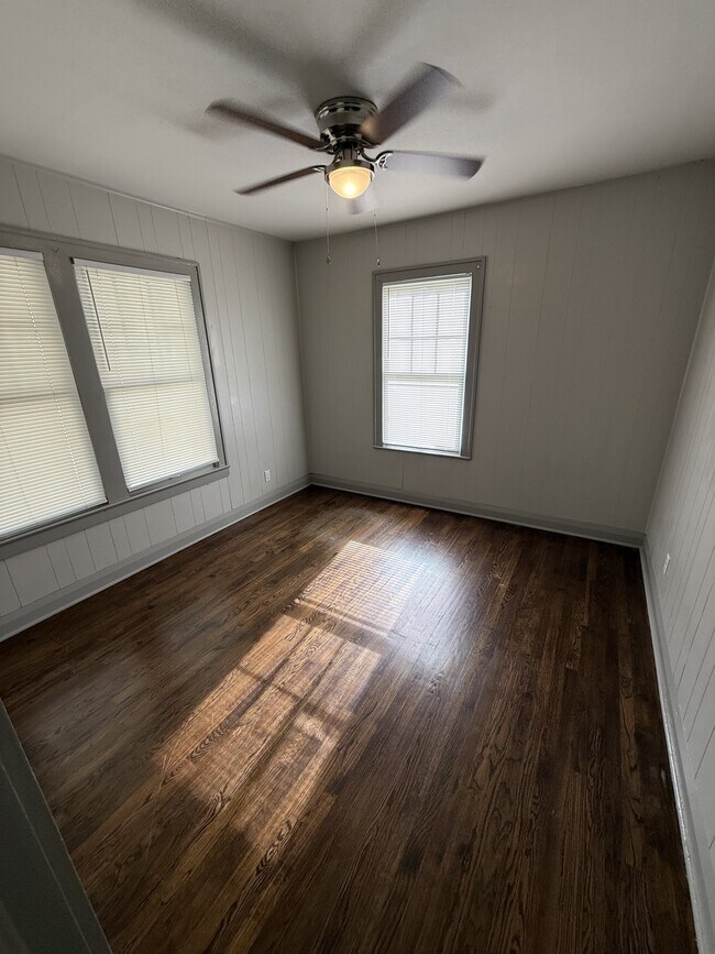 Building Photo - 109 N Draper Ave