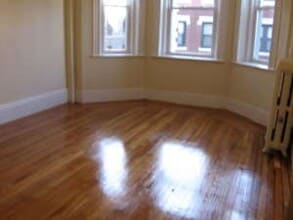 Building Photo - Packards Corner  Sunny front facing Studio  Hth HW inc Now or May Students ok RENOVATED