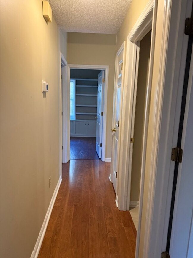 Building Photo - Knoxville 37922 - 3 bedroom, 2 bath home - Contact Susan Niedergeses (865) 300-4722