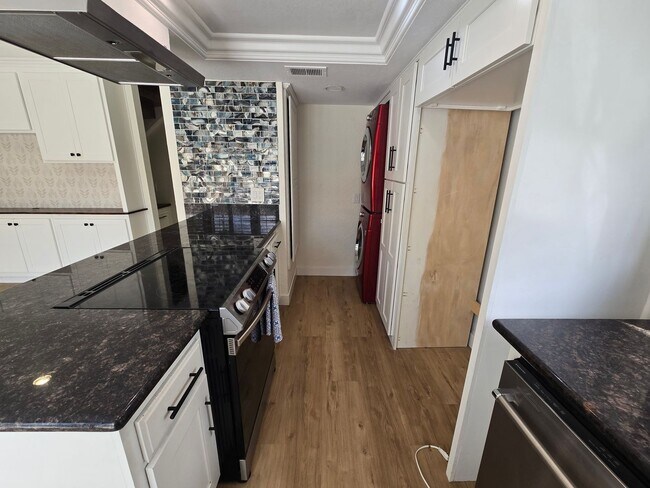 Building Photo - Hawarden Hills Home