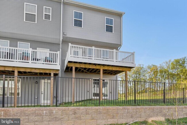 Building Photo - 133 Woodgate Cir