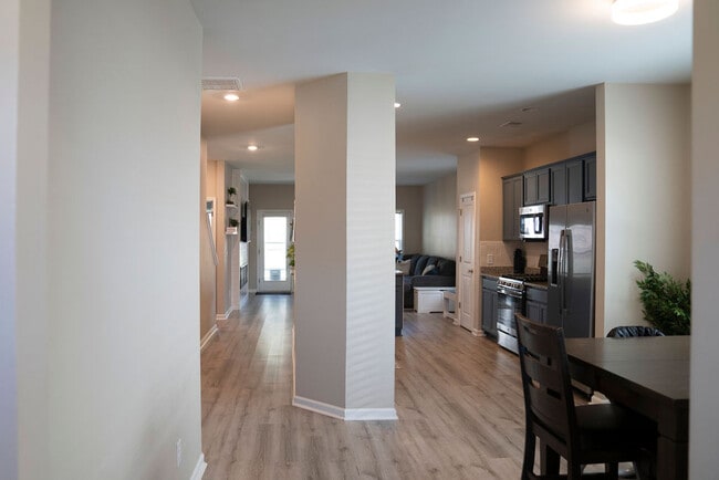 Building Photo - 114 Great Bend Dr