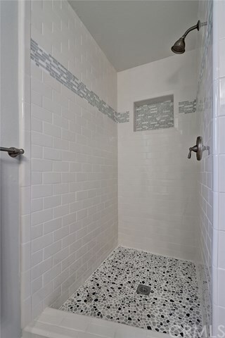 Building Photo - 323 S Broadway