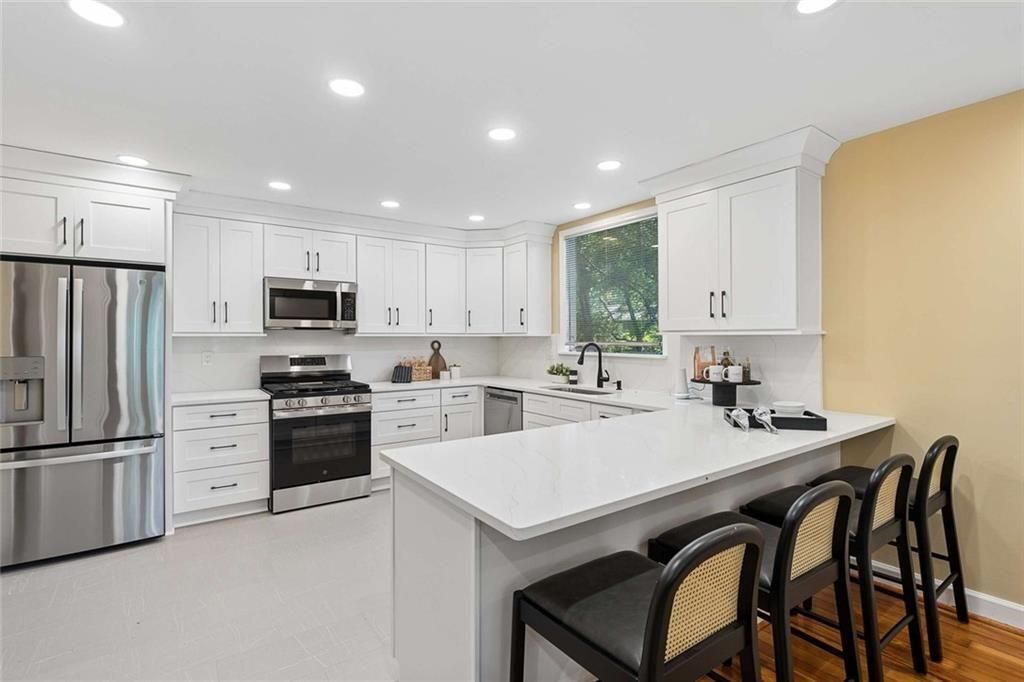 Building Photo - 805 Holmes St NW