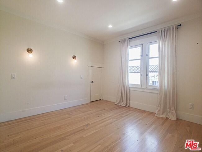 Building Photo - 1206 S Longwood Ave