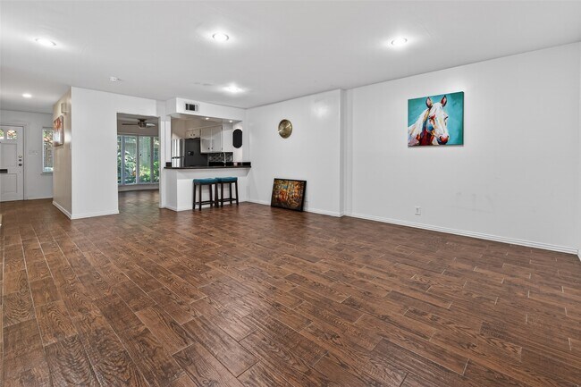 Building Photo - 5530 Holly St