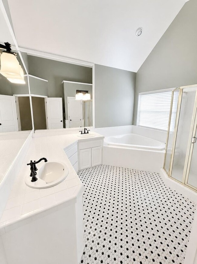 Building Photo - Beautiful Woodward Park 3/3 in Gated Community