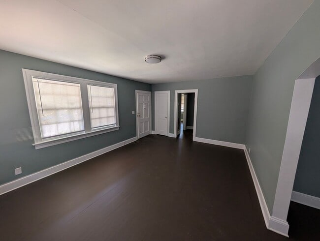 Building Photo - Cozy 2 bedroom