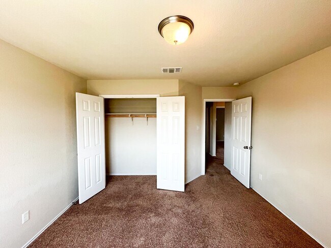 Building Photo - Available NOW!!!! This gorgeous home is located in The Landing Subdivision in Killeen. This home ...