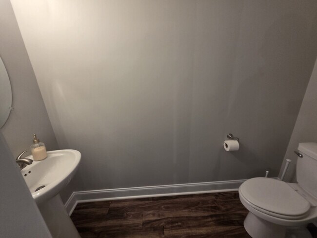 Building Photo - 541 New S Dr