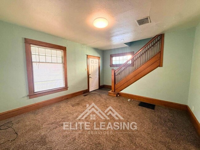 Building Photo - 1134 SW Garfield Ave