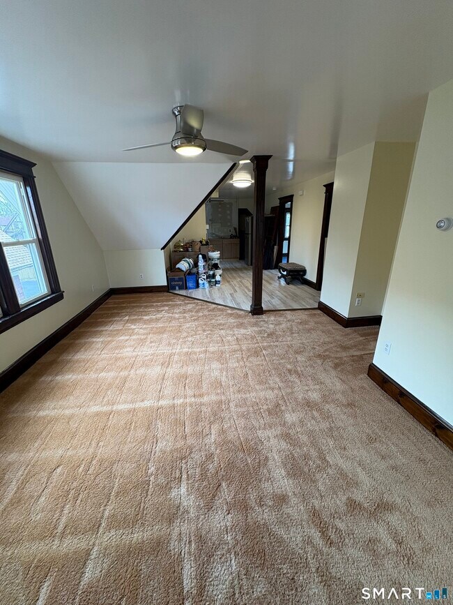 Building Photo - 689 Maplewood Ave