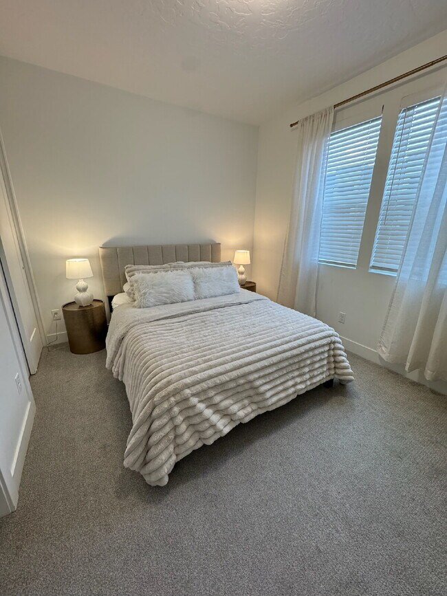 Building Photo - "Spacious 4-Bed Townhouse with Scenic Views & Rooftop Patio in American Fork!"