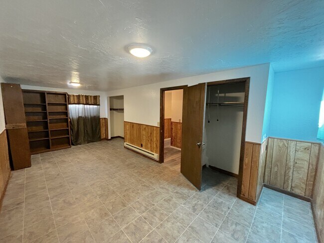 Building Photo - 580 W Abajo Dr