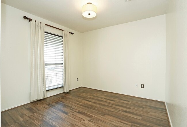 Building Photo - 1939 Wooded Acres Dr