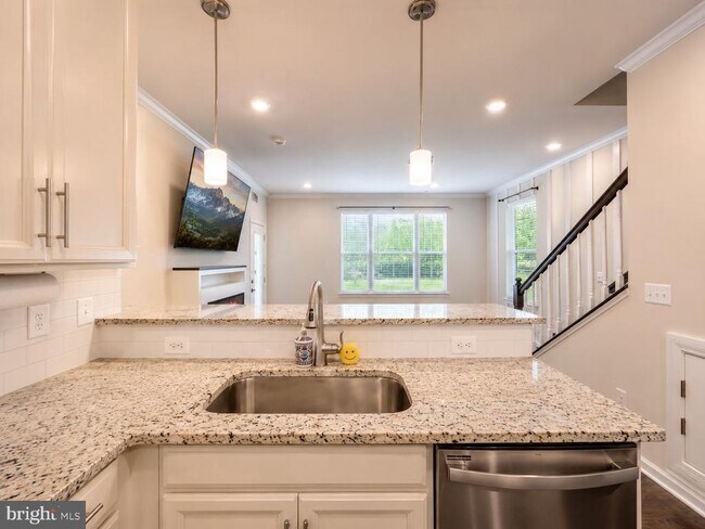Building Photo - 4930 MacDonough Pl