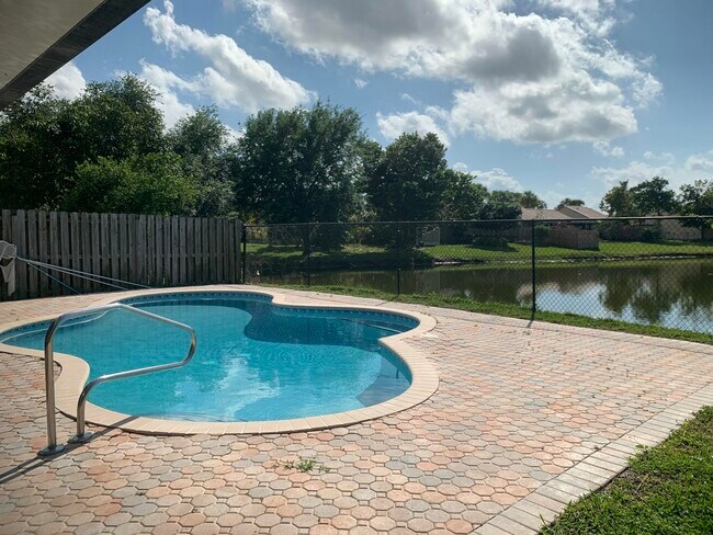Building Photo - 6158 Country Fair Cir