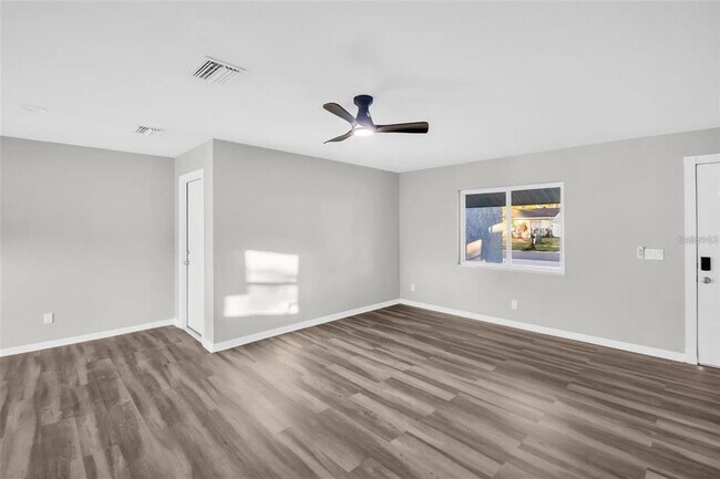 Building Photo - 12392 Cumberland Dr