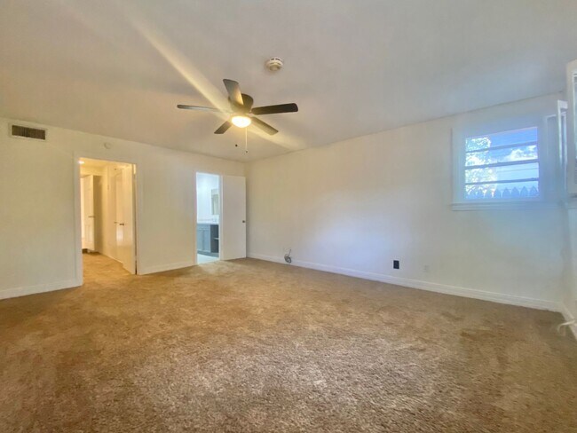 Building Photo - PRE- LEASING NOW for 7/09/2026