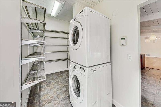Building Photo - 3121 Lynnray Dr