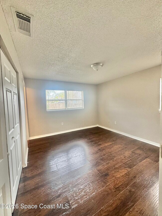 Building Photo - 2444 Victor Rd