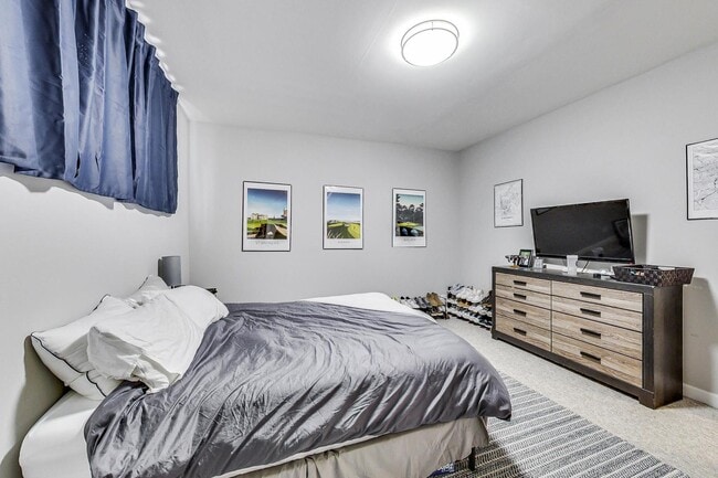 Building Photo - 1330 W Fletcher St