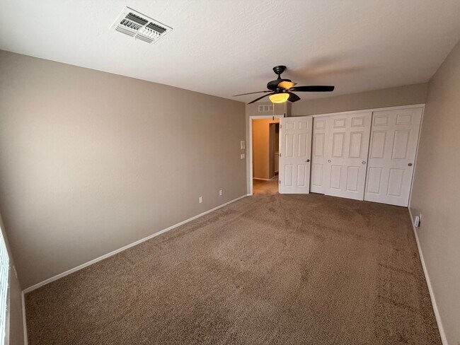 Building Photo - Spacious 5Bdm 3.5Ba Litchfield Park Home in a Small Gated Community