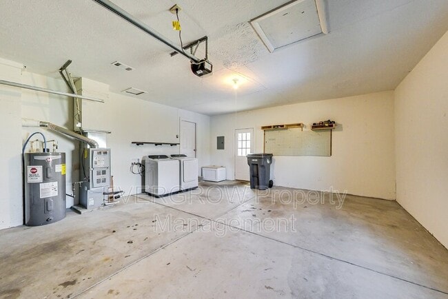 Building Photo - 1302 S Sheridan Ave