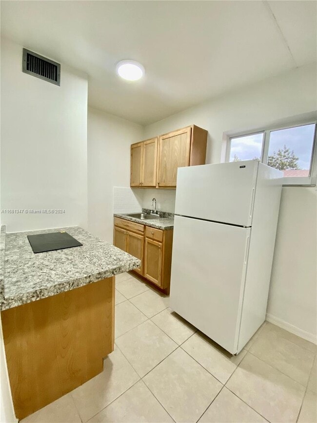 Building Photo - 3360 SW 6th St