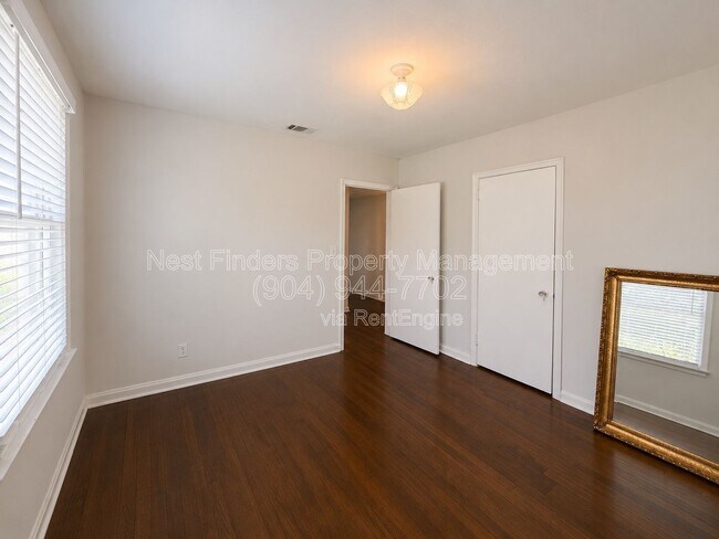 Building Photo - 1230 Lechlade St