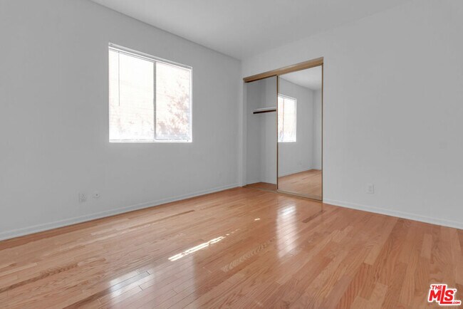 Building Photo - 152 S Kilkea Dr