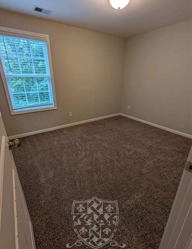 Building Photo - 740 Pippin Dr