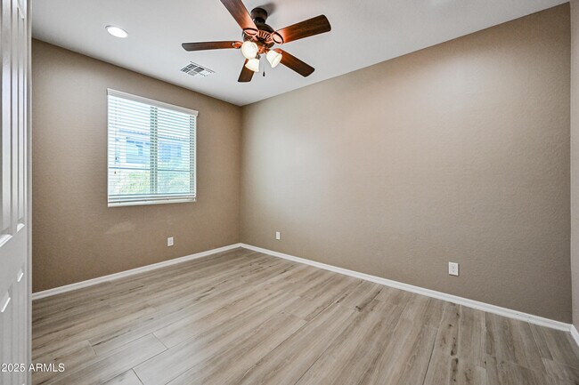 Building Photo - 133 E Prescott Dr