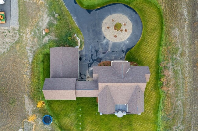 Building Photo - One of a Kind Custom Built Home for Rent in Gallatin Valley!