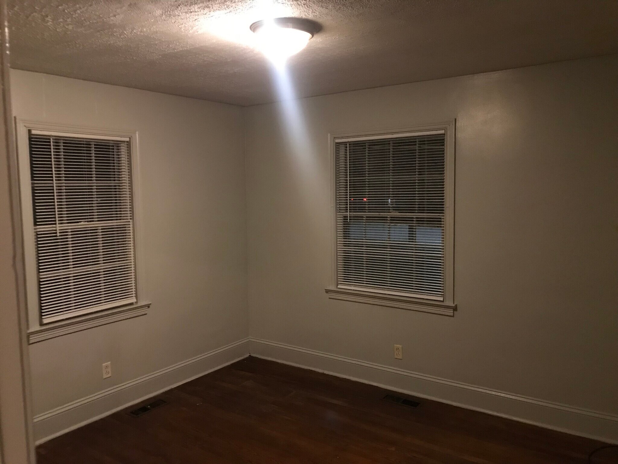 Building Photo - 1508 Mimosa St