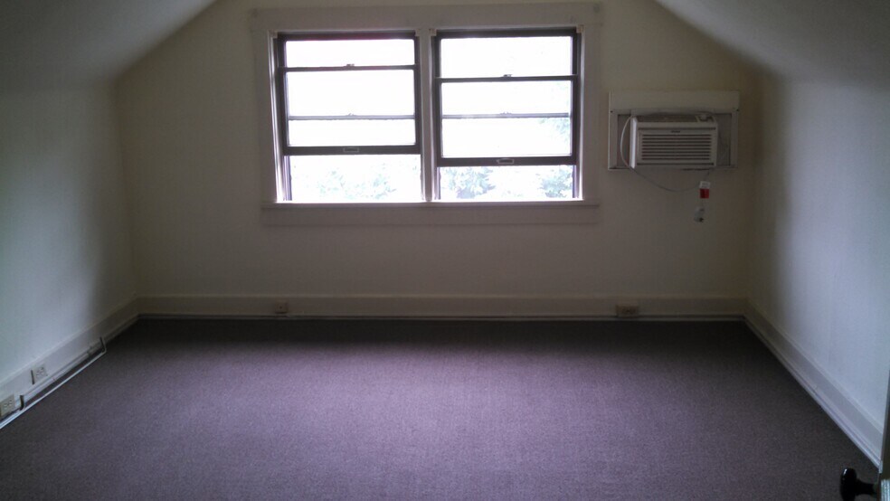 Building Photo - 2401 Fairview Ave